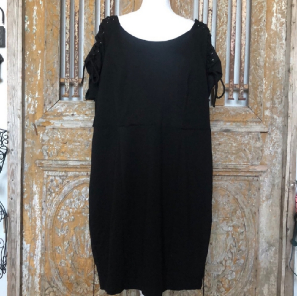 TORRID Black Short Sleeve DRESS Slimming PLUS 24